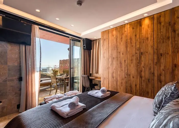 アパート The Minipenthouse Terrace & *